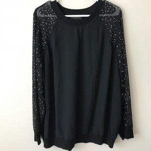 Amazing pullover with detailed sleeves